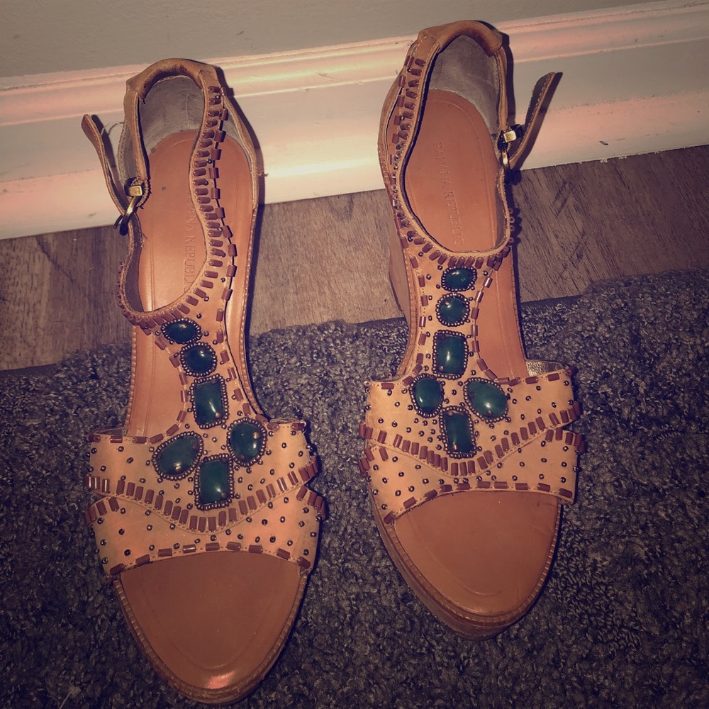 Brown Wedges with Emerald Green Stones